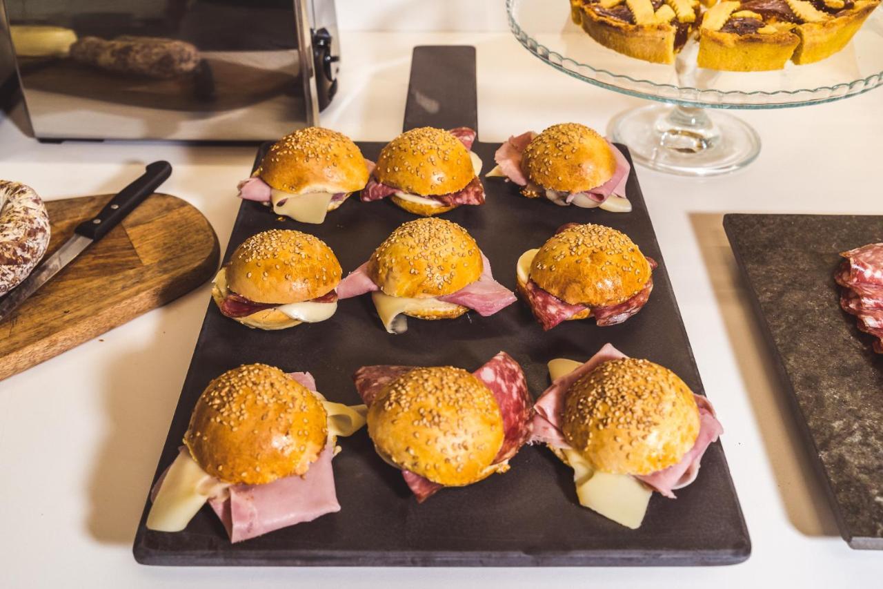 Hotel Columbia 벨레지아아지마리나 외부 사진